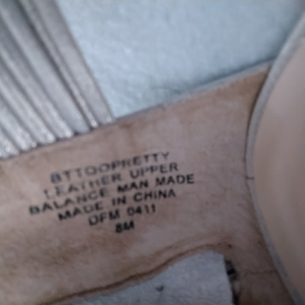 Boutique 9 Too Pretty White&Gold Kitten Heels - Picture 6 of 8